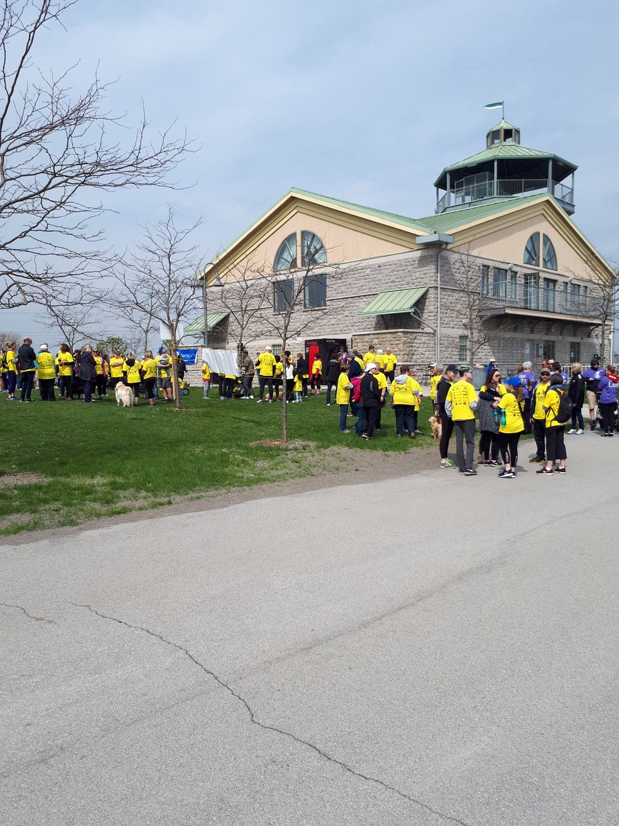 StepsforLifeHam's tweet photo. The walkers are arriving at the Hamilton Niagara walk. Looking forward to a great event! #stepsforlife #Bettertogther https://t.co/l75isdo9dj