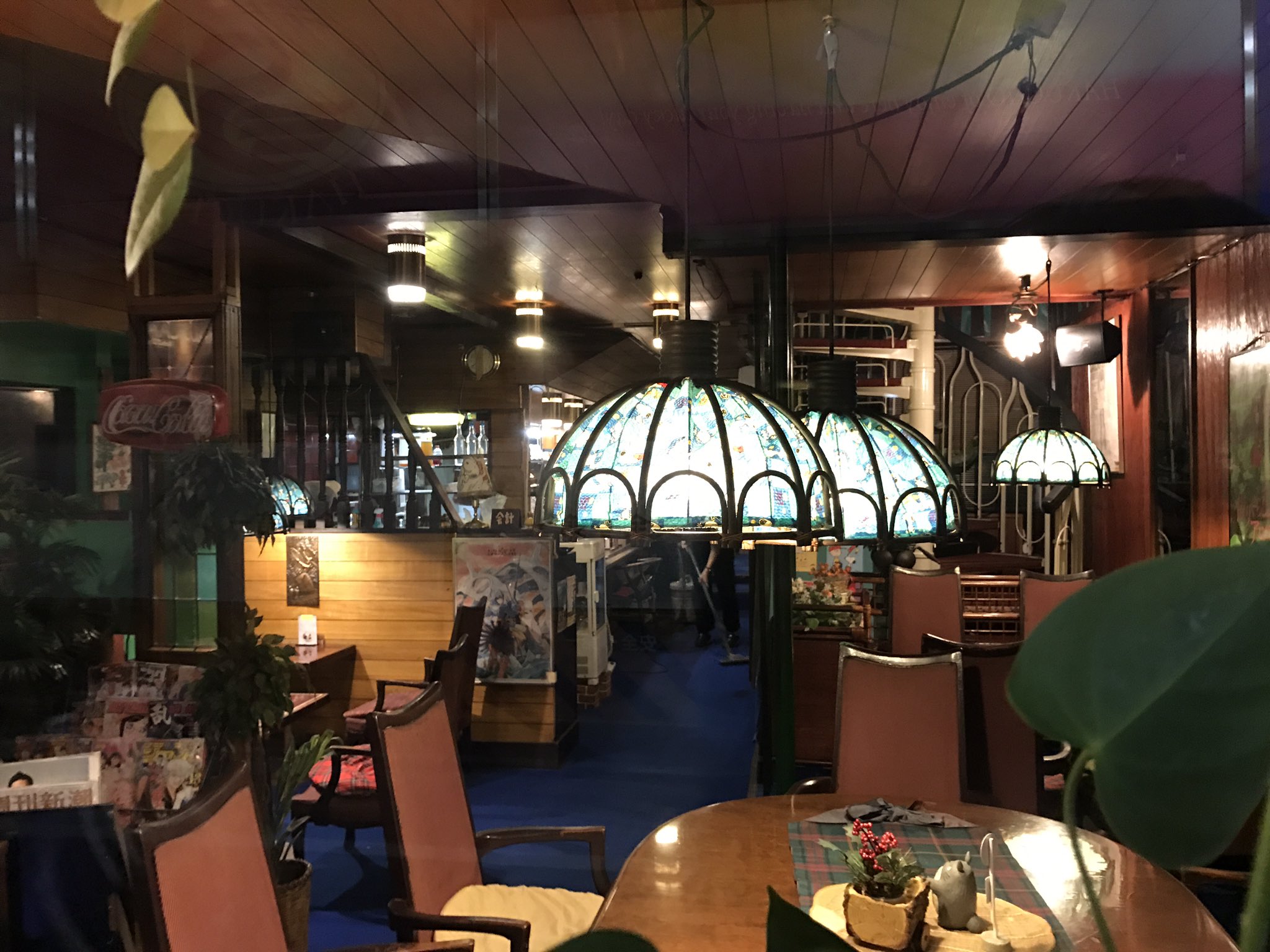 どんぶり ɗə Nbri 続き ルブランの内装のモデル となったと思われるお店 画像1枚目は動画と同じお店です 画像2枚目 3枚目が内装モデルとなったと思われるお店 店内照明シェードの形とか 結構近い気がしませんか P5 P5a Persona5 ペルソナ5 四軒