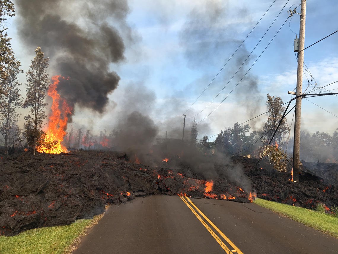 AZGeology's tweet photo. Rifting &amp; eruption on Kilauea volcano continues - see USGS for updates.
https://t.co/JRGijkOzBg
#Geohazard #whydidlavaflowcrosstheroad? https://t.co/hU0UMnq2xv
