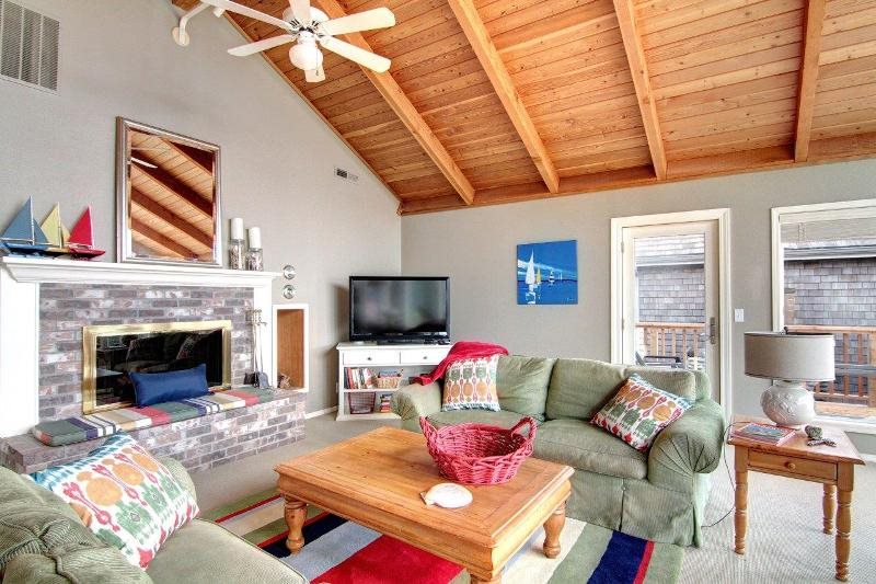 BeachcombersNW's tweet photo. New Cannon Beach Getaway! Chapman View #bookdirect #oregoncoast   https://t.co/zMgDDIch3j https://t.co/o9nSV0U7Qy