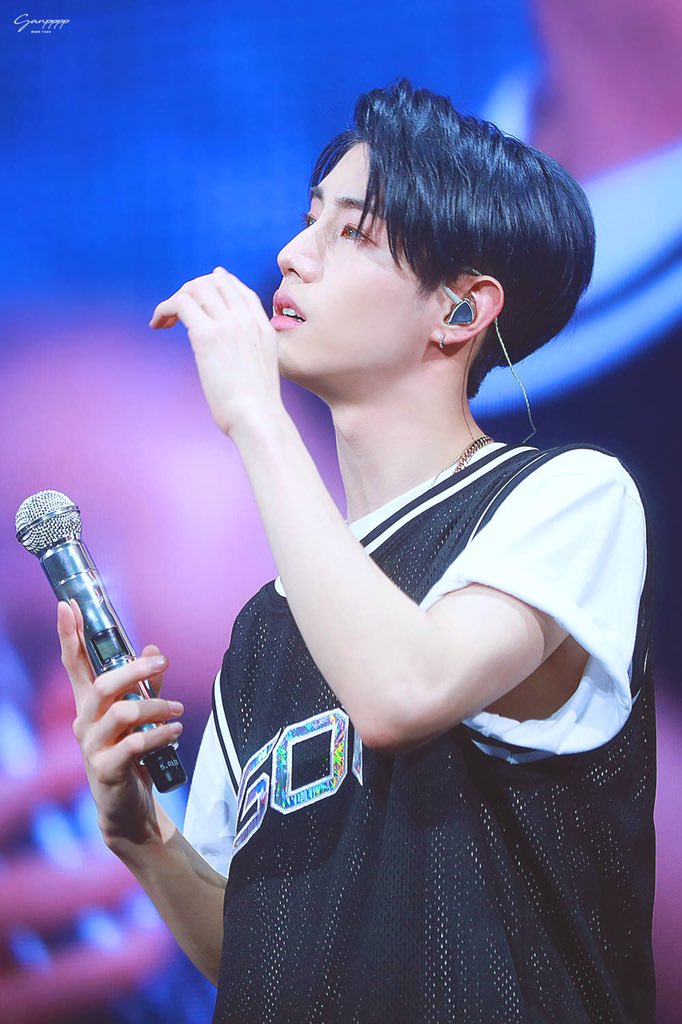got7fanupdates's tweet photo. 180505 EyesOnYouInSeoul #GOT7 #GOT7GOODS #GOT7Look #GOT7NOW #GET #EyesOnGOT7 #EyesOnIGOT7 #EyesOnMark #EyesOnYou #IGOT7 #TeamGOT7 #Ahgase #kpop #comeback #GOT7WorldTour2018 #GOT7WORLDTOUR #JYPnation #GOT7STUDIO #JB #Mark #Jackson #Jinyoung #Youngjae #BamBam #Yugyeom #Look https://t.co/rR3FXuqDbC