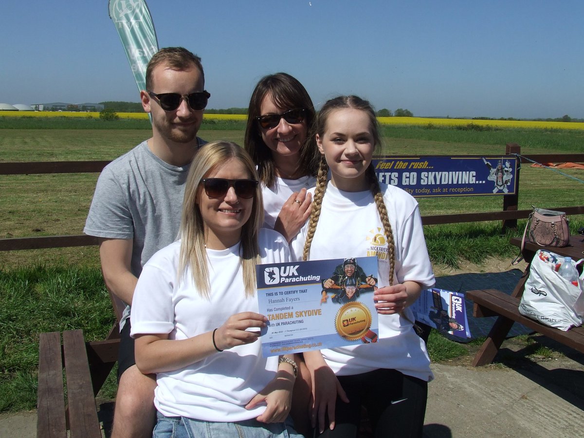 StephenRose20's tweet photo. Congratulations to Hannah Fayers for completing her Sky Dive today in support of the Nick Fayers Amend Fund #thenickfayersamendfund, #AmendUk, @BarnesConstrctn https://t.co/ZnkzhiWzRX