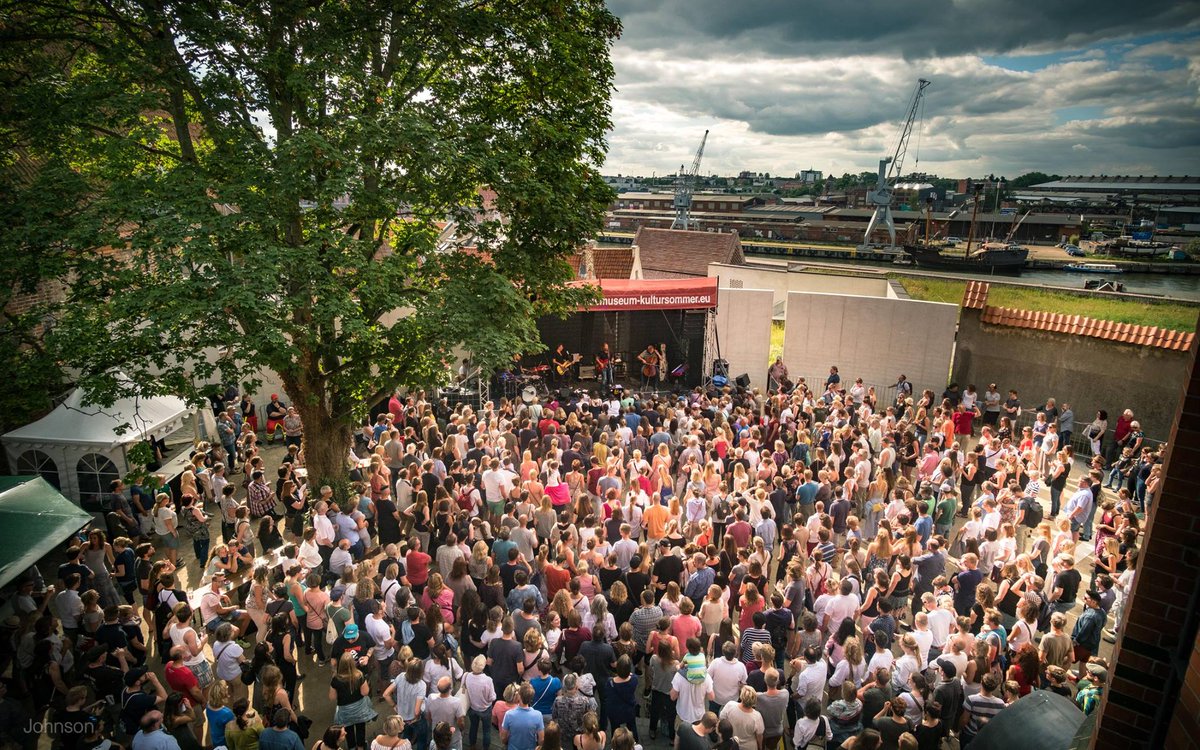 hansemuseum_eu's tweet photo. So könnte es dieses Jahr wieder aussehen, wenn das Wetter so bleibt. Am 16. Juni startet der 2. Hansemuseum Kultursommer mit einem Konzert von #timlinde Außerdem dabei: #annadepenbusch #tomgregory #vivianann und ein Überraschungsgast! https://t.co/1sUbOwxsEe https://t.co/BruGdGQLXY