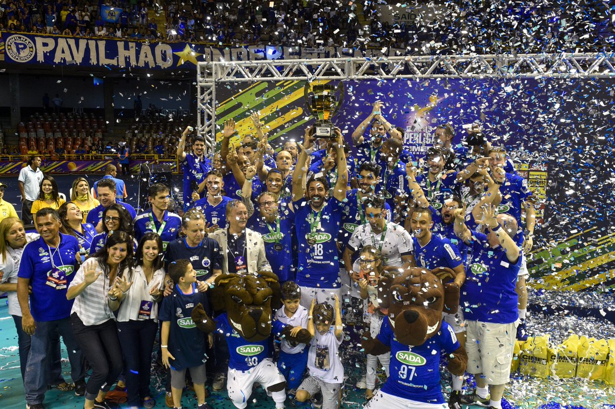 Com o Mineirinho lotado, Sada Cruzeiro bate Sesi-SP e é hexacampeão da Superliga ow.ly/rzOO30jRgbR