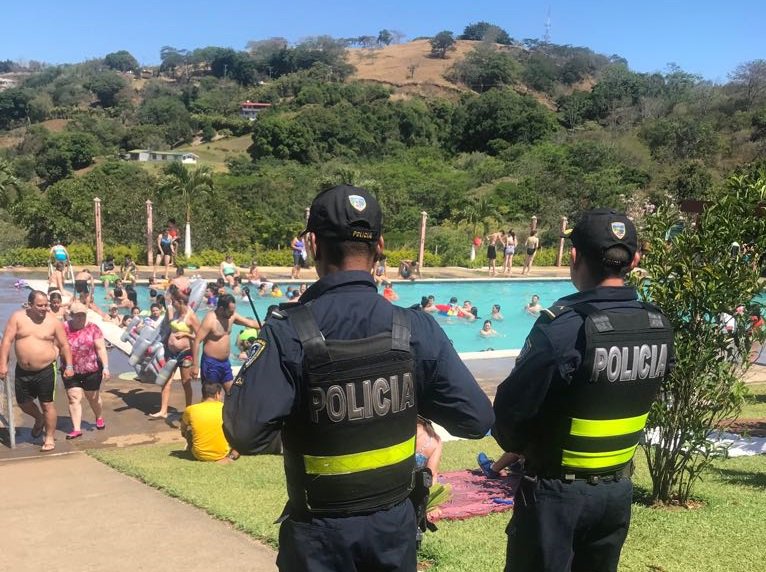 fuerzapublicaCR's tweet photo. #ConsejoFP: Cuando vaya a la playa, lagos, ríos o piscinas sepa donde se encuentran sus hijos todo el tiempo. #TuristearSeguro #HacemosNuestroTrabajo. Poás #Alajuela. https://t.co/p6LQhPxDo6