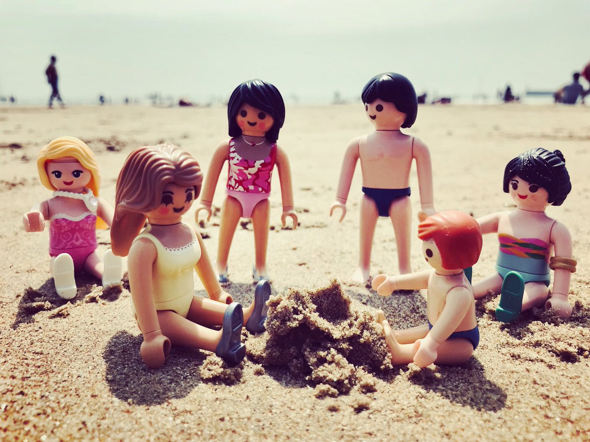 SAPlaymo's tweet photo. #playmobil à la #plage ! https://t.co/XfuHPqeKh6