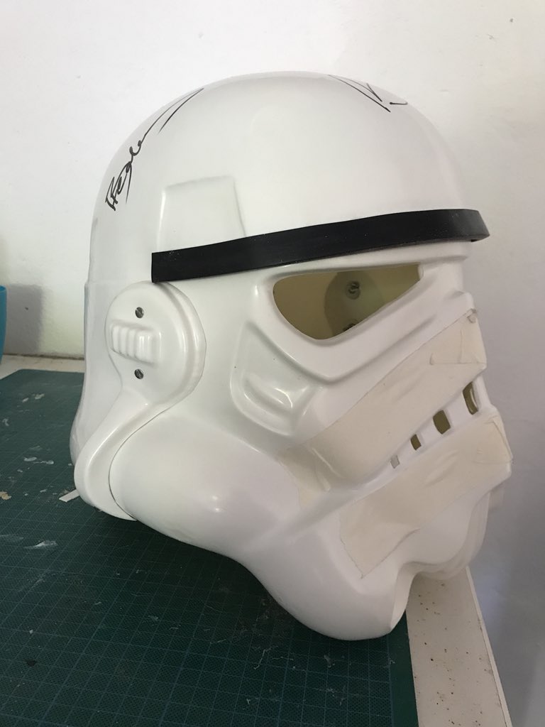 mggtTaylor's tweet photo. Slowly getting there. I think i will skip painting the teardrops and rear traps to facilitate potential additional signatures!!!  #spacerocks #signatureHelmet #DAProps @hmtruants #EarsOn @spacerockslive https://t.co/7h7f2UD0HZ