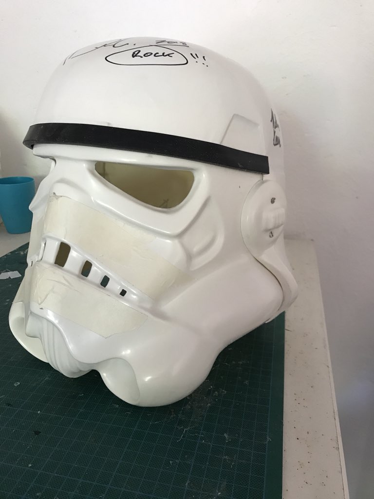 mggtTaylor's tweet photo. Slowly getting there. I think i will skip painting the teardrops and rear traps to facilitate potential additional signatures!!!  #spacerocks #signatureHelmet #DAProps @hmtruants #EarsOn @spacerockslive https://t.co/7h7f2UD0HZ