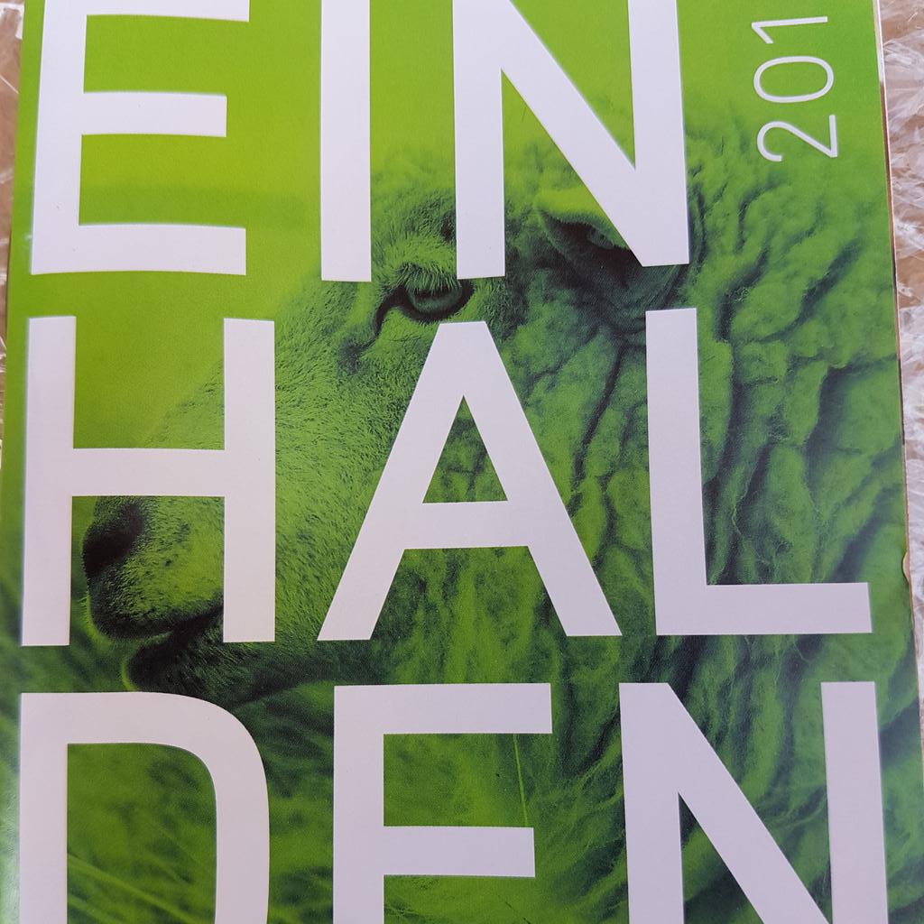 AntonRauch's tweet photo. Das Programm liegt druckfrisch auf. #Ehrenamtliche Helfer sprechen sich ab; es sieht gut aus in #Geratsreute. Ab 26.Juli läuft das Einhaldenfestival https://t.co/VdIDDZaIoI #Wecker #Schafroth #Morelenbaum #Rikas und Berta #Epple. #Kulturtipp https://t.co/yOJDygX5I4 https://t.co/ICtZfwDIRe