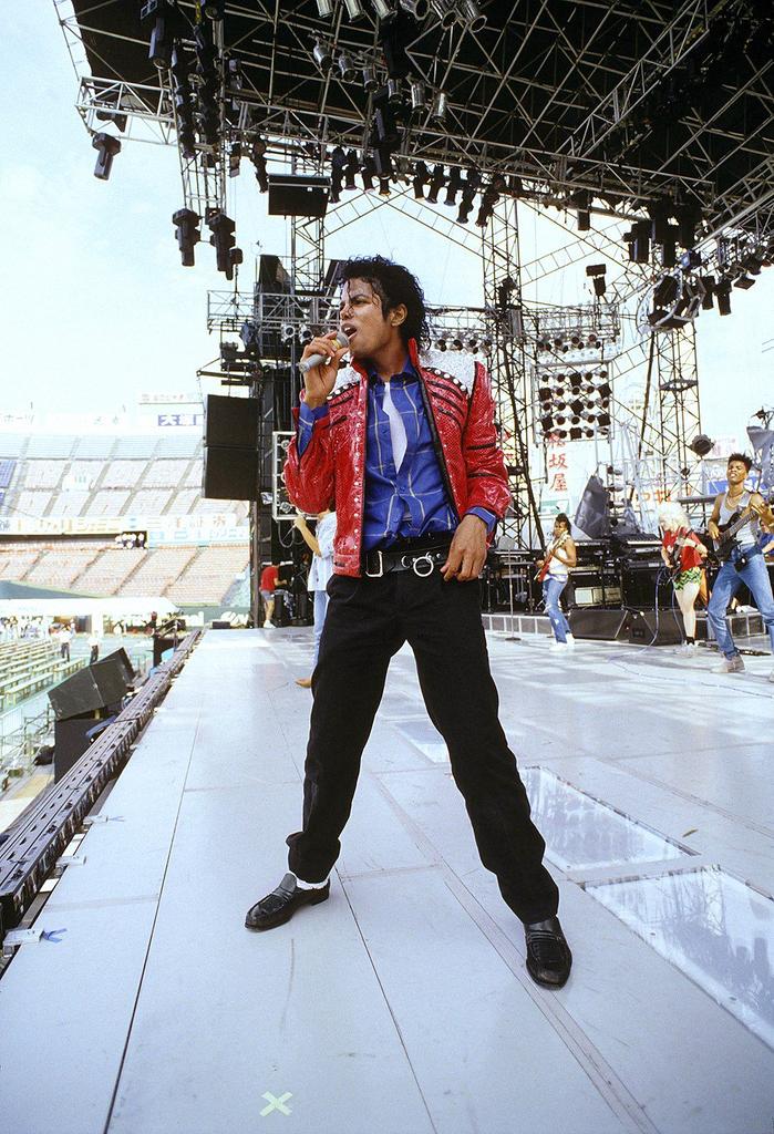ArtsKblm's tweet photo. I still think that no one can surpass Michael Jackson

Like and RT if you agree https://t.co/xAKSwSEZdR