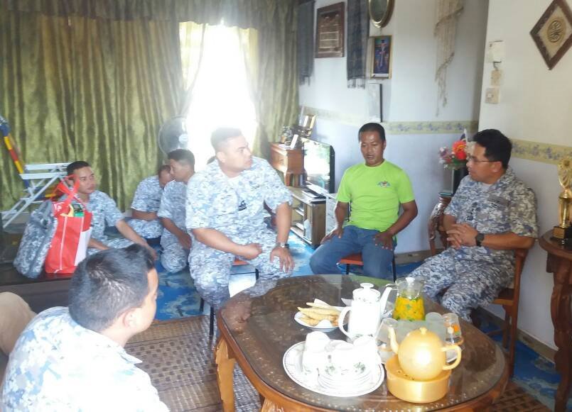 RMN_LCS's tweet photo. AKS Perancangan Pembangunan telah mengadakan lawatan kebajikan ke atas staf Pasukan Projek LCS TLDM, PW II TMK Harmizi yang menghidapi penyakit paru-paru berair di RKTLDM Lumut - @mykamarul @tldm_rasmi https://t.co/2SY70CiPYH