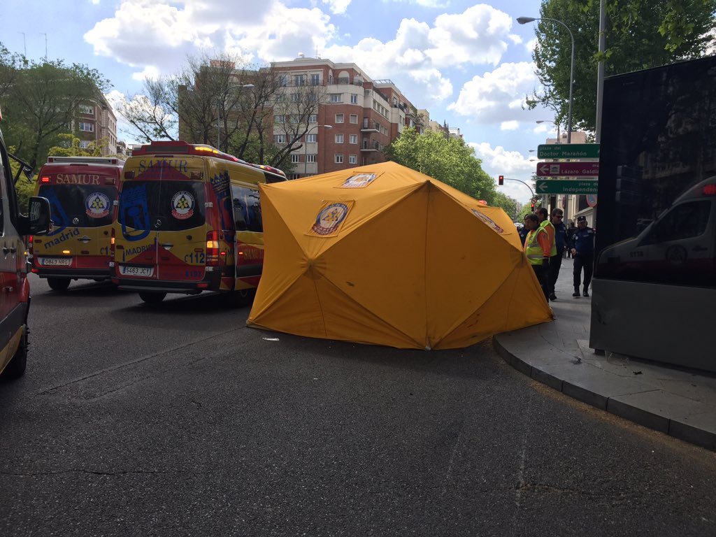 Muere un escolta de Mariano Rajoy en un accidente de moto en Madrid DchbTb5XcAAeH3X