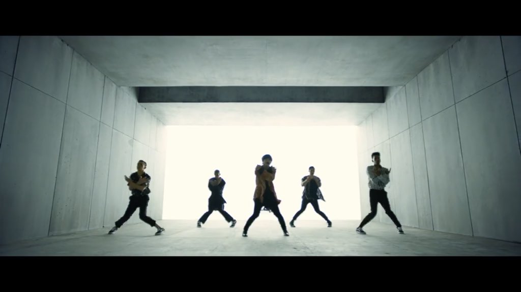 moa_Bts_95's tweet photo. 一発目からテヒョンはやばい。。。。🙊

 #BTS #singularity  #LOVE_YOURSELF_轉_Tear  #Comeback https://t.co/JonRy0fL0L