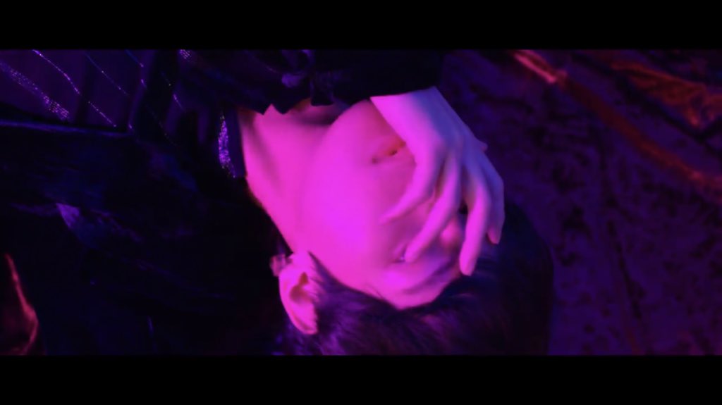 moa_Bts_95's tweet photo. 一発目からテヒョンはやばい。。。。🙊

 #BTS #singularity  #LOVE_YOURSELF_轉_Tear  #Comeback https://t.co/JonRy0fL0L