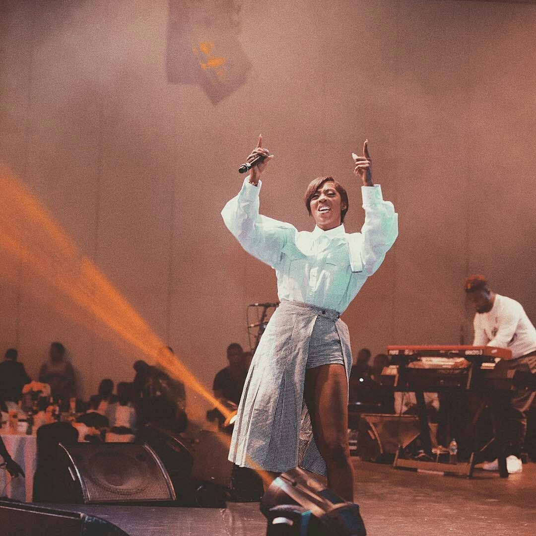 234vibes's tweet photo. Congratulations Queen @TiwaSavage on your award of best Collabo at the #12thHeadies 
#234vibes https://t.co/vyLLZAMKhy