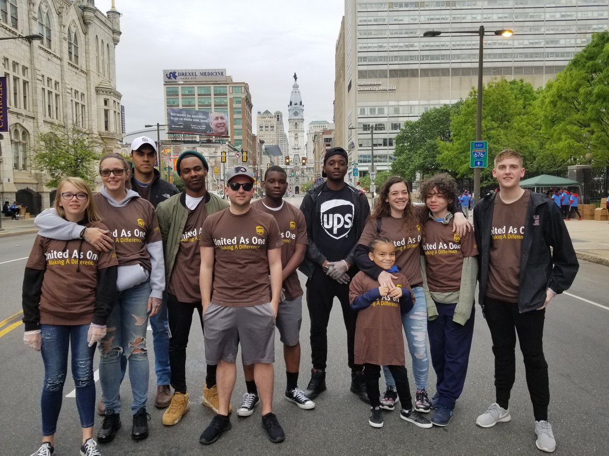 PHL Air Hub represented at the #BroadStreetRun #Teamphlsnaps #TogetherWeAreUPS <a href="/ChesapeakUPSers/">Chesapeake UPSers</a> <a href="/JohnEitel2/">John Eitel</a> <a href="/UPSTrayceParker/">Trayce Parker</a> <a href="/LaurenCarroll44/">Lauren Carroll</a>