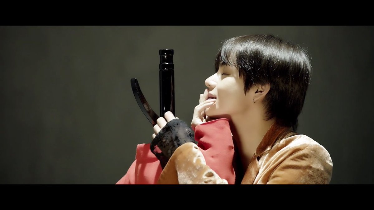 taehyungpic's tweet photo. 💐 #Singularity #뷔 #태형 @BTS_twt https://t.co/pqErxMZKP2