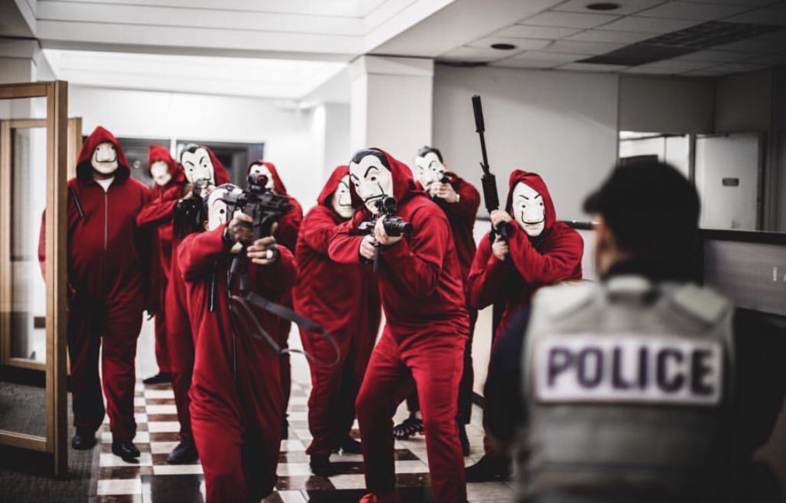 AlbertCaastillo's tweet photo. DURÍSIMO PUÑETA.. La paltieron 🐰🇵🇷🎥🔥 #LaCasadePapel https://t.co/mUKwyEIldZ