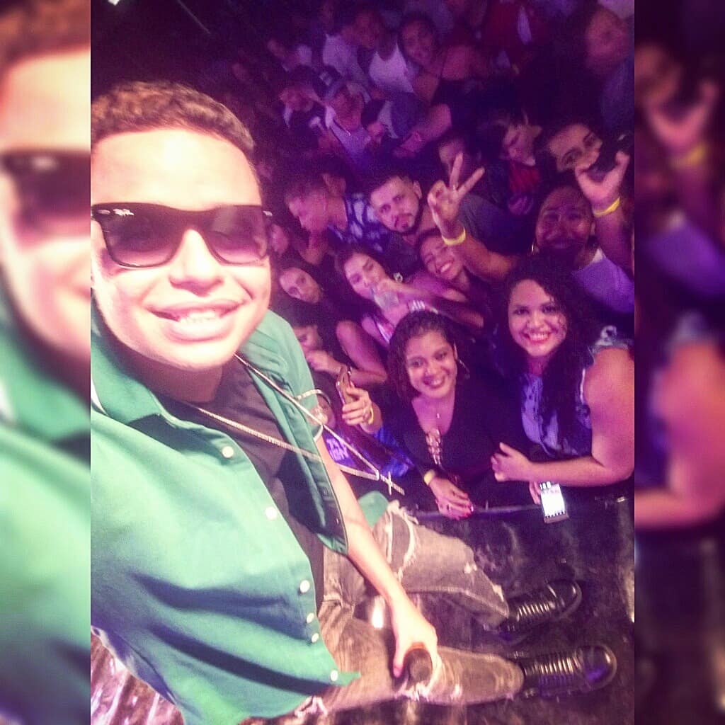 debyss7's tweet image. COMO EU TE AAMOOOOOOOOO
COMO EU TE QUUEEEROOOOOO
TODOS OS MEUS SOONHOOOSSSSSS EEUUUU TE ENTREEEGOOOOOOOOOOO 🎶😍😍😍😍😍😍😍😍😍😍😍😍 #QueShow #QueNoite #MeuAmor ❤ #RonyLucio ❤ #EstouRealizada #ChoreiPouco #SemArgumentos #AindaSemAcreditar #Sonho #QueroBis #BaileDasPatricinhas