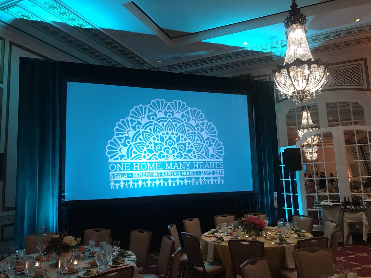 liammayclem's tweet photo. #sfauctioneer ๐โค๏ธ๐
Thank you to my co-Host @MsDas raising the bar to โ11โ for @RaphaelHouseSF
The #OneHomeManyHearts Gala was a super success giving HOPE & a HOME to the those in need in San Francsco. And look Mayor Willie Brown was there too @PalaceHotelSF #RaphaelHouse https://t.co/6oejRPJsR6