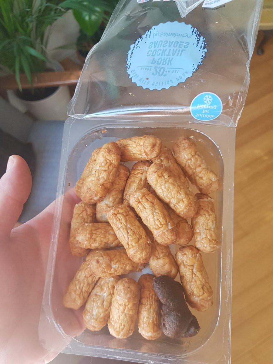 colournumbers's tweet photo. @sainsburys What's inside my sausages? 🤔 Suddenly lost my appetite 💩 https://t.co/71wA95WaTK