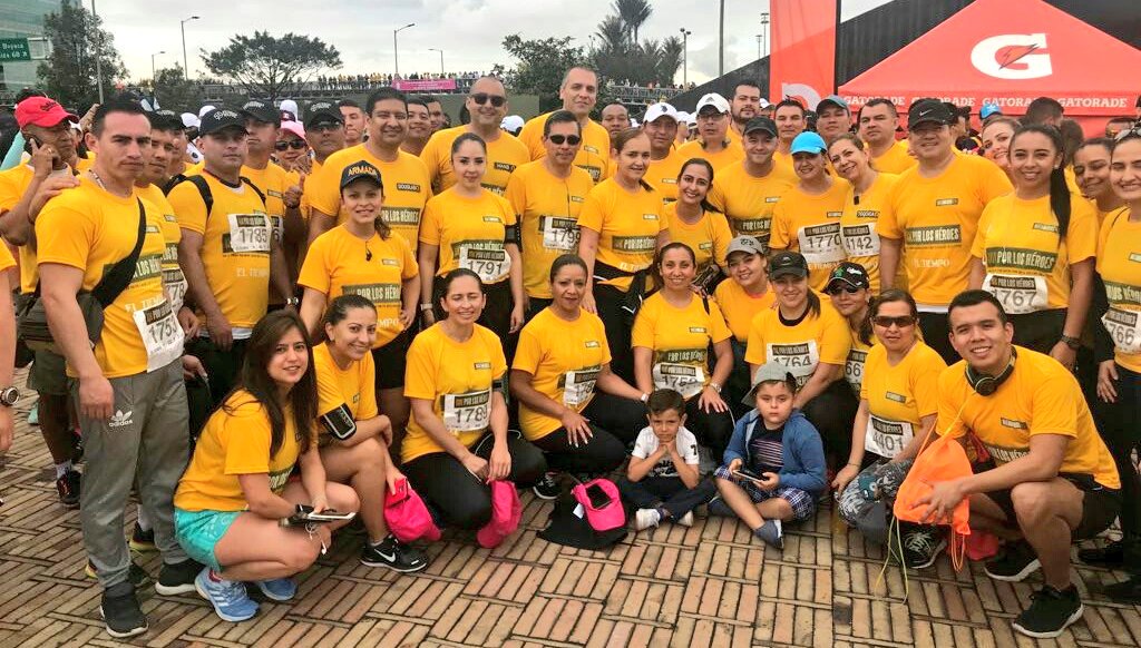 HOMILCOL's tweet photo. ¡También corrimos los #10KPorLosHeroes! nuestra Directora, la BG Clara Esperanza Galvis Díaz, lideró el grupo compuesto por militares y civiles que día a día entregan su labor a los #HéroesDeColombia de tierra, mar y aire https://t.co/FSDI2xQ311