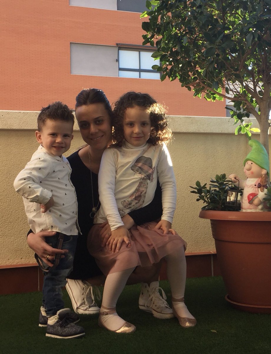 Feliz día de la madre a todas esas luchadoras del día a día. En especial a la mamá de mis dos hij@s <a href="/CarmenUrendez/">Carmen urendez</a> 😘👨‍👩‍👧‍👦😘