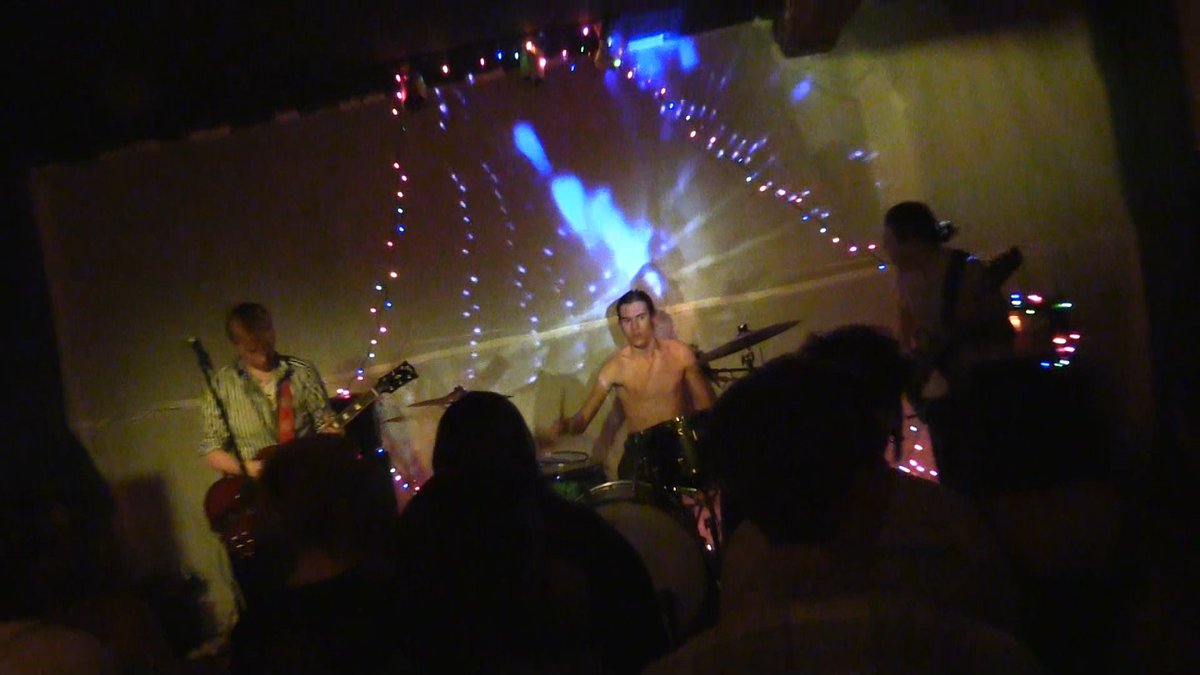 rockin music + video feedback visuals = interdimensional travel
#Lexington #bluesrock #birthdayparty