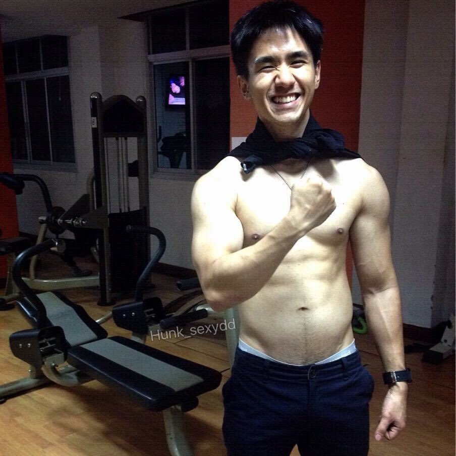 บ่าวใต้ หล่อหุ่นดีขี้เล่น