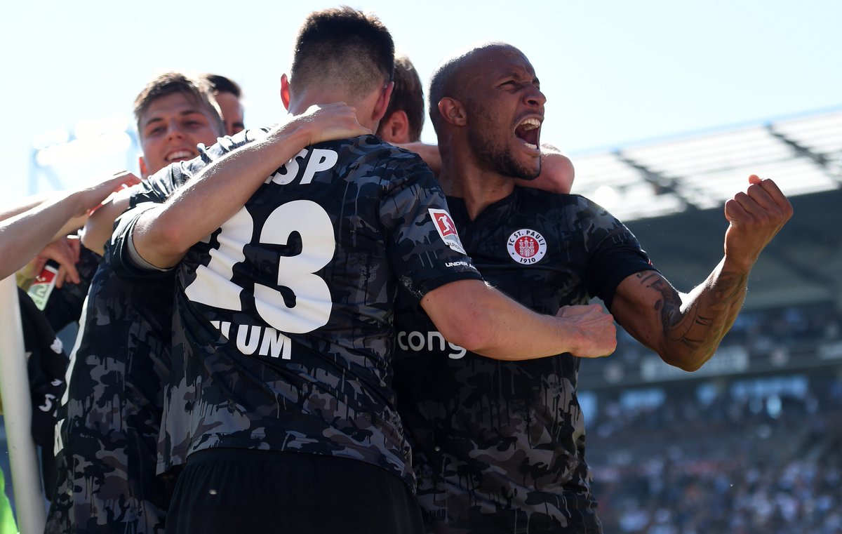 1910 Steine purzeln vom Herzen! Jetzt ist es amtlich: Der #fcsp spielt auch 2018/19 in der 2. <a href="/Bundesliga_DE/">BUNDESLIGA</a>. Der #Klassenerhalt ist geschafft.