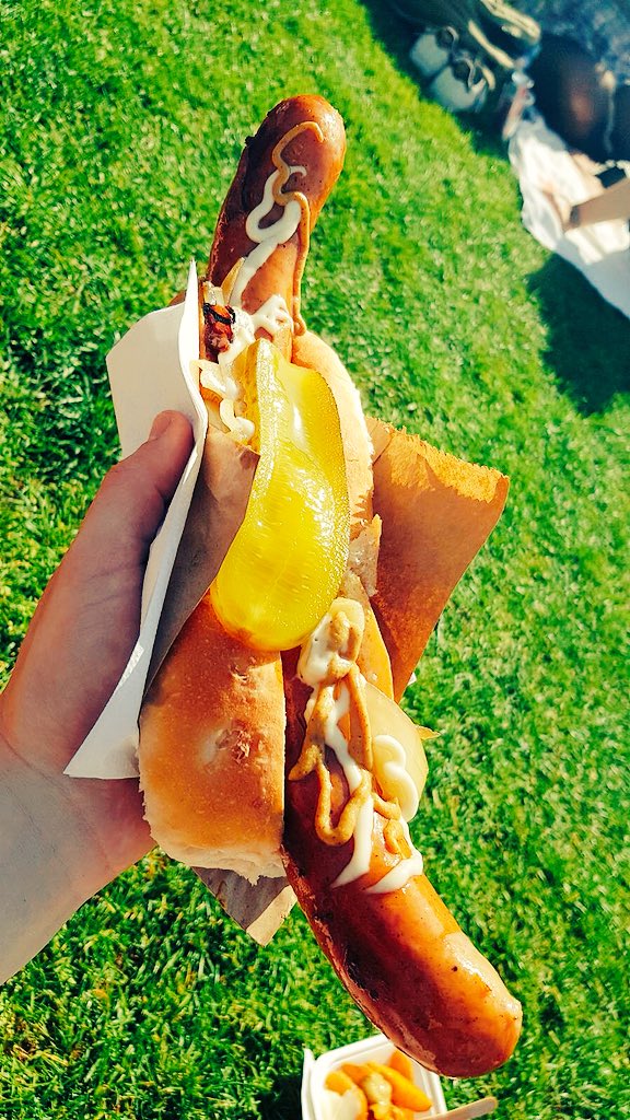 PottersFieldsPa's tweet photo. There’s still time to get your hands on this epic Polish feast. Isn’t that what Sunday’s were made for? 😏😋🤤 #sundayfeast #daysofpoland #pottersfieldspark #atlondonbridge https://t.co/wRYSfYyrIn