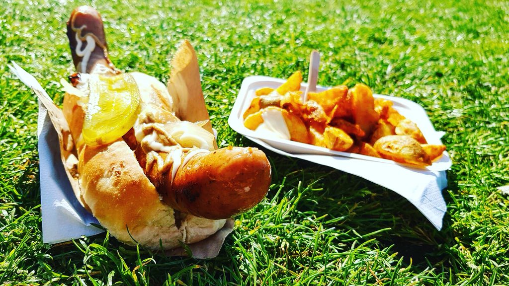 PottersFieldsPa's tweet photo. There’s still time to get your hands on this epic Polish feast. Isn’t that what Sunday’s were made for? 😏😋🤤 #sundayfeast #daysofpoland #pottersfieldspark #atlondonbridge https://t.co/wRYSfYyrIn