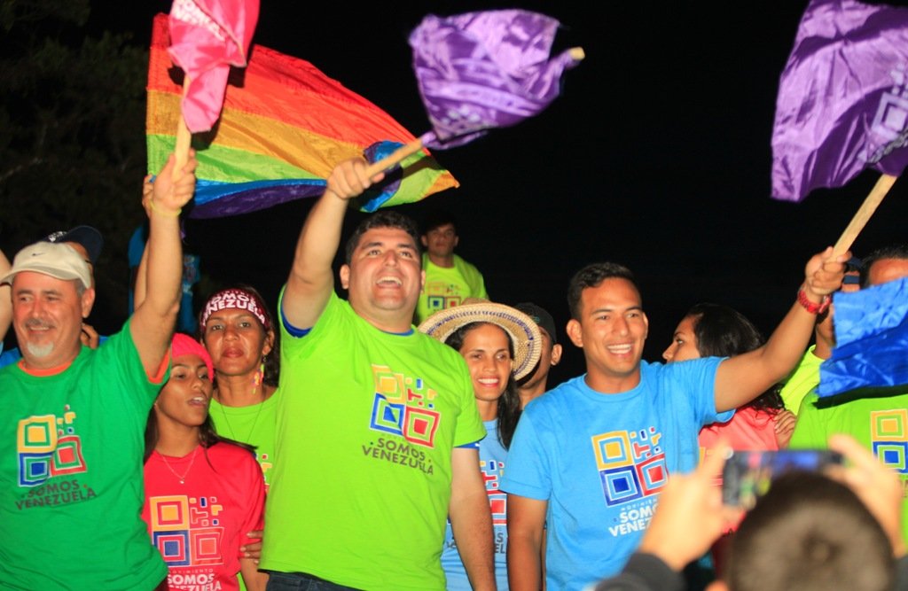 JEHYSONGUZMAN's tweet photo. Cargados de Amor y Alegría ayer llegamos a la Azulita,Municipio Andrés Bellos,dónde Masivamente el Pueblo nos Recibió junto a la #CaravanaDeLaEsperanza del @MSomosVen para demostrar q este 20 de Mayo gana @NicolasMaduro #ElMundoConMaduro @DrodriguezVen @jorgerpsuv @AngeloRivasVen https://t.co/3Cvf5rZdgh
