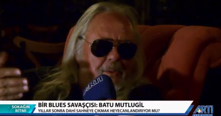 #SokağınRitmi 'nde bu hafta Özge Doğan, Sanatçı Batu Mutlugil <a href="/BatuMutlugil/">BatuMutlugil</a> ile Türkiye'deki rock ve blues müziği  konuşuyor. 

"Gençlere tavsiyem para kazanmak için, rock müzik yapmaya gelmeyin."

Yayını artitv.tv  üzerinden izleyebilirsiniz..