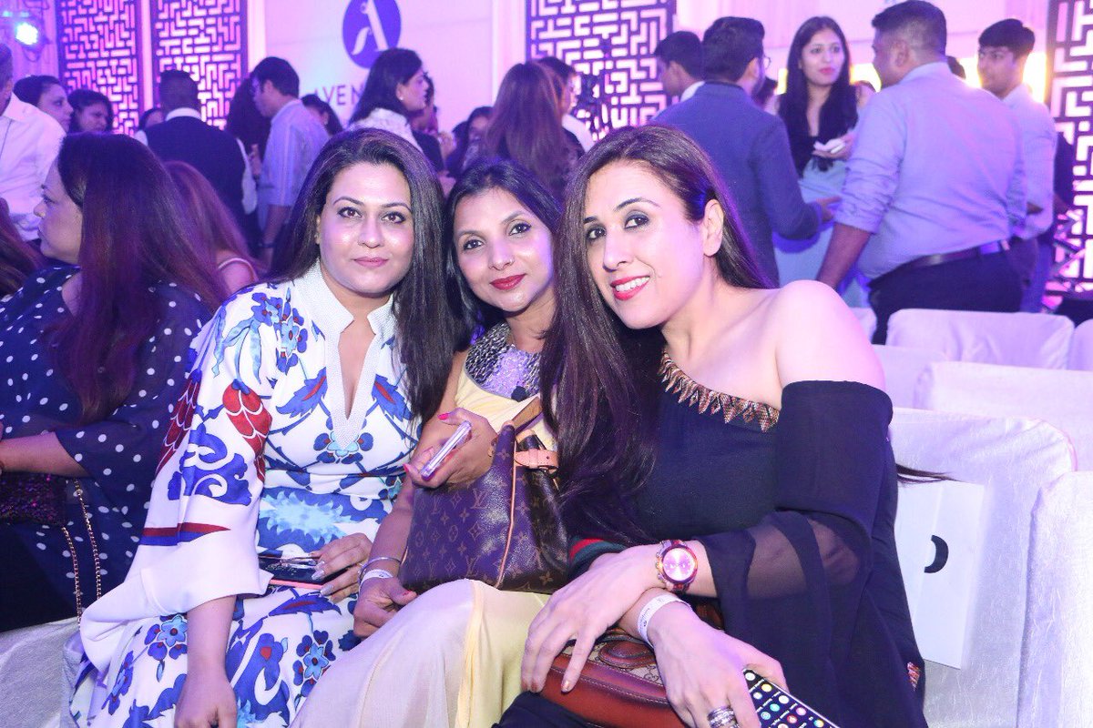 summerfest54's tweet image. The who’s who of fashion world has come down at #SantacruzSummerFest for a night of glitz and glamour. #Avenue54 #RadiusDevelopers @Priakatariapuri @radiusdeveloper