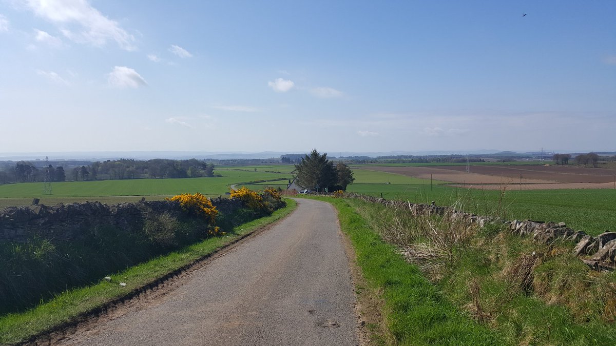 TaysideBelles's tweet photo. Lovely wee ride up Carrot Hill.  Fantastic sunny day too. https://t.co/ZfX64KO7qK