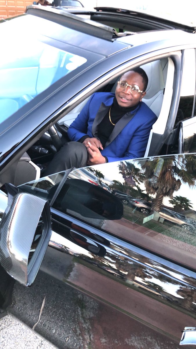 thatboaaajoby's tweet photo. Iโm just living my best life๐ #Prom2k18 #MLECprom #PromSzn https://t.co/VMtJX95JGS