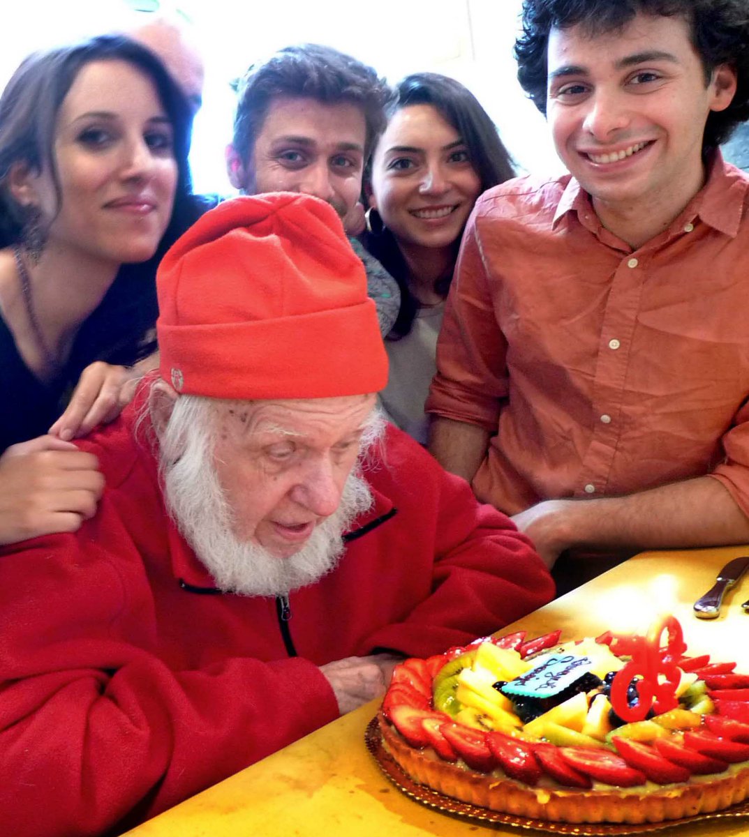HouseHeBuilt's tweet photo. Buon 95mo compleanno Sergio! Sempre circondato da tanta gioventu' #thehousehebuilt (Happy 95 BDay #SergioBorelli - keep the eyes on the prize...) https://t.co/A2aLH7dYLU