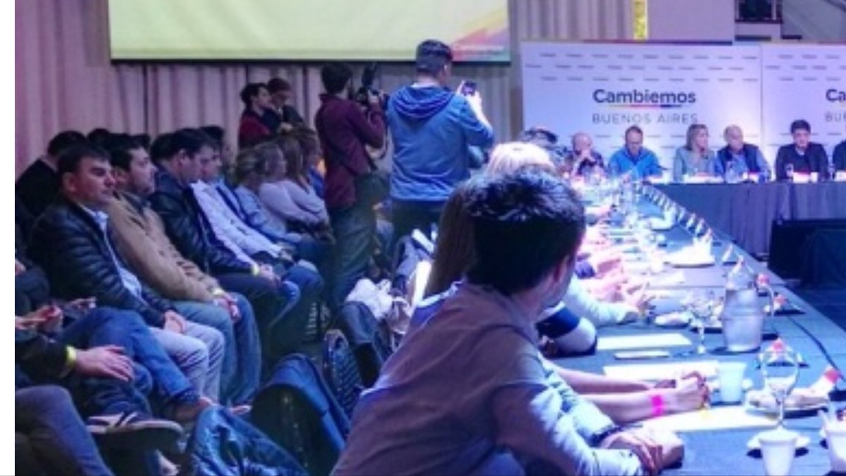 Alejandrovieyra's tweet photo. Ayer con @bertellyshernan en Lanús en Concejo Provincial del PRO.Fuimos invitados por @fedesalvai y su equipo.Muy buena Jornada de trabajo enfocada en la planificación de aciones políticas y de gestión.@AlexCampbellOK https://t.co/lMnxgIsfTv