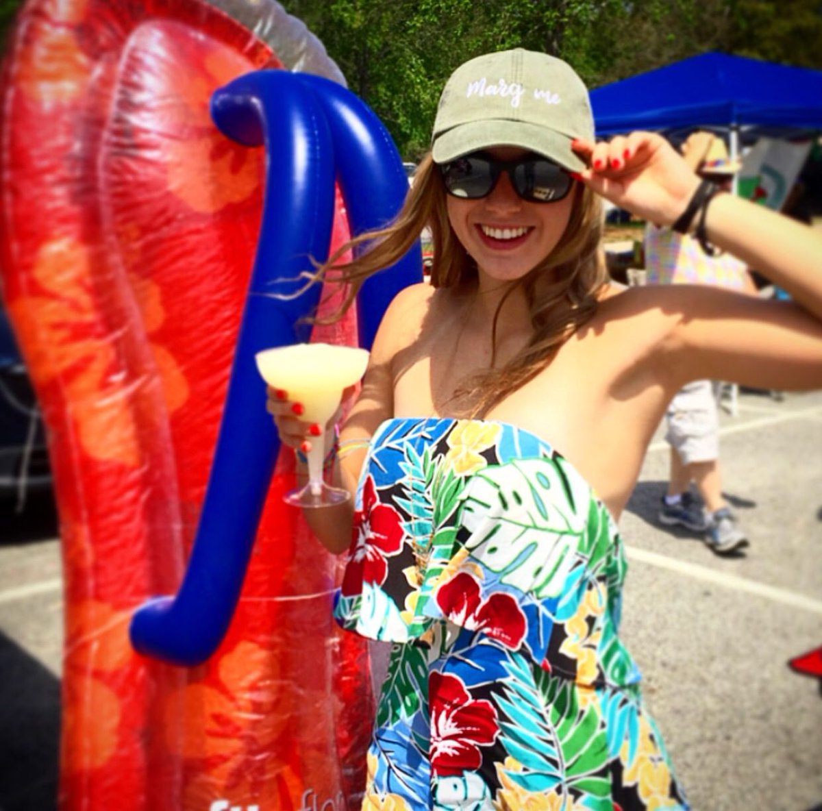 BFCOColumbia's tweet photo. SUNDAY FUNDAY 🙌 Cinco De Mayo lasts all weekend right?! 😜🍹 MARG ME PLZ! #ShopBarefoot #MargMe https://t.co/wKt2jK3g3V