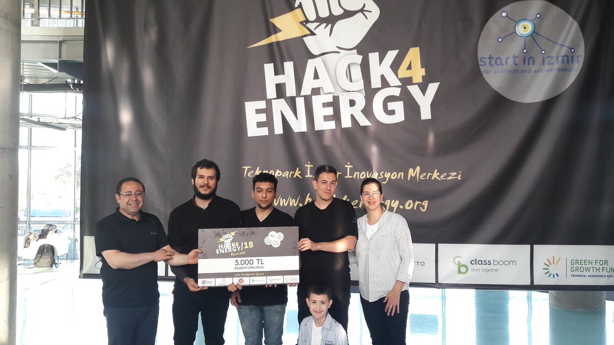 AtmosferTTO's tweet photo. Hack4Energy #Hack4EnergyBootcamp2018 de @Class_Boom girişimcilerimizden büyük başarı. https://t.co/DYV3rjnNsA