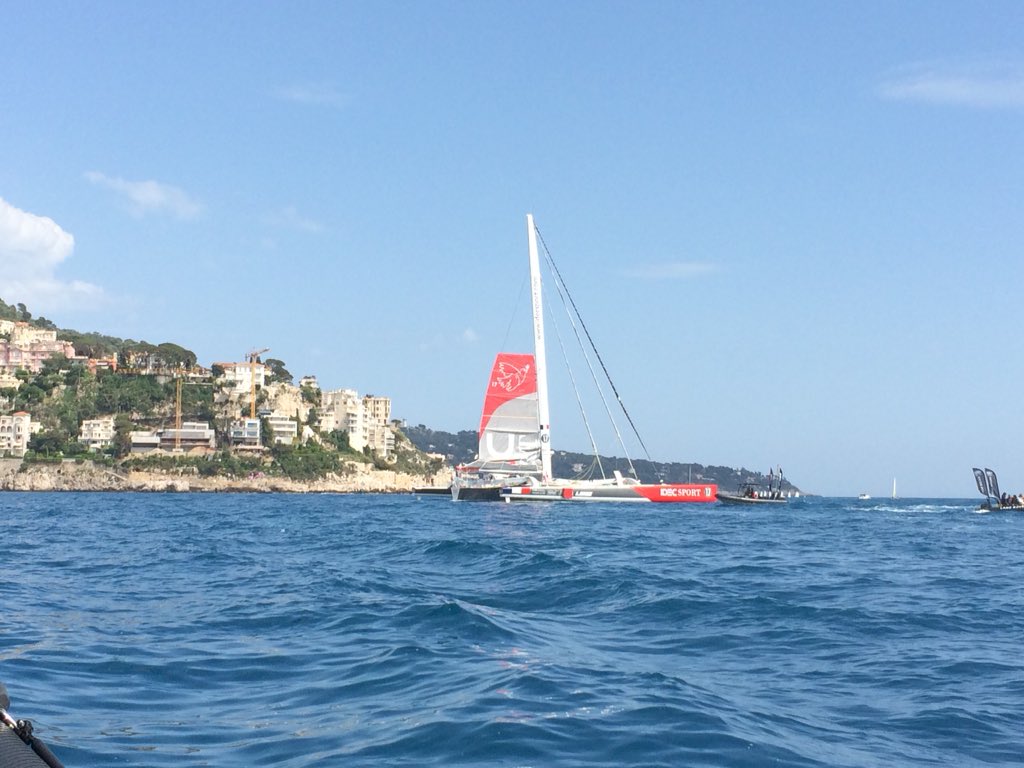 zeze_cb's tweet photo. #Choc des titans #trimaran #Nice #BayofAngels #flowazezé #beatiful https://t.co/FbkJWD3uXM