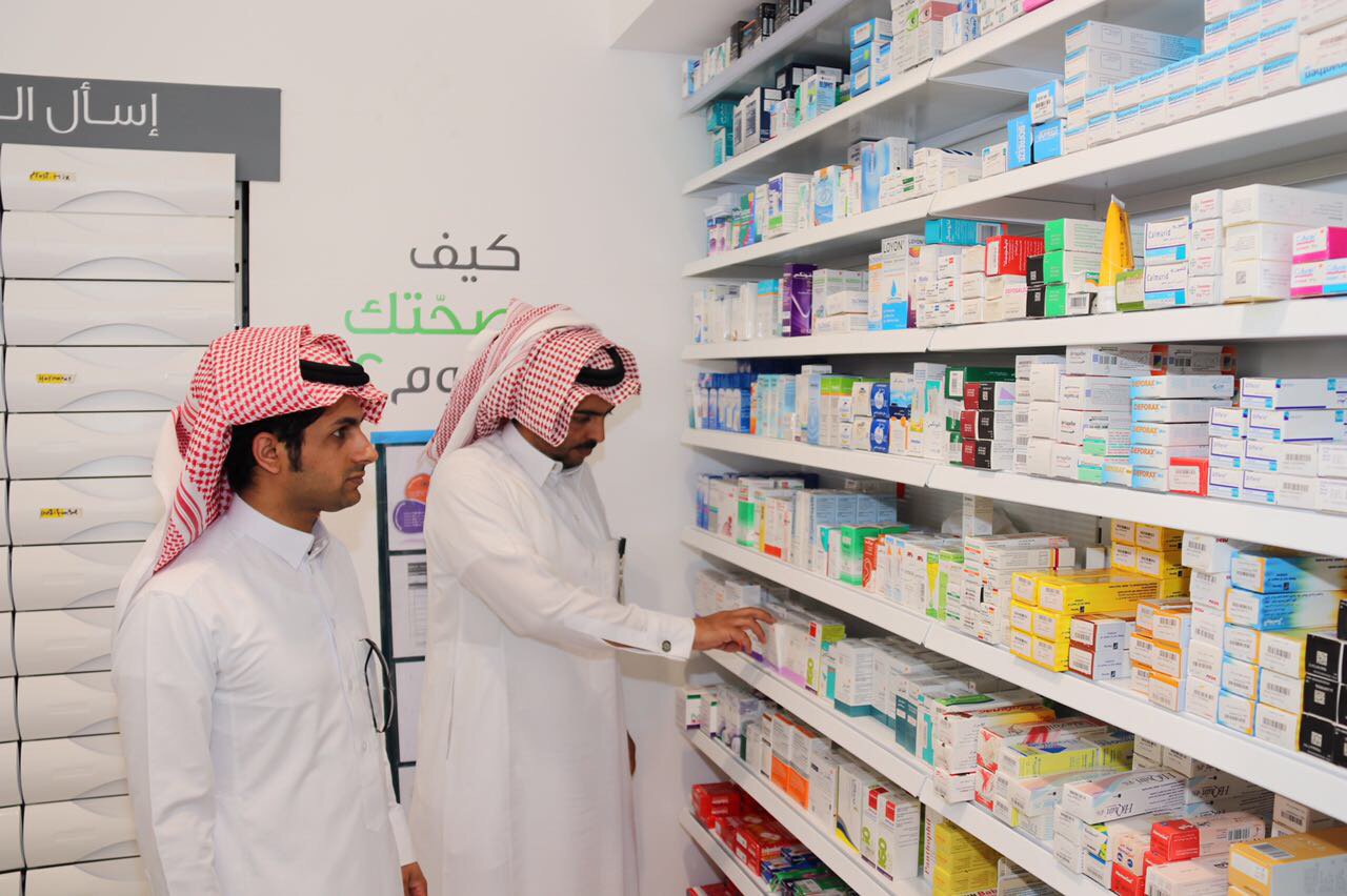 و ز ا ر ة ا لـ صـ حـ ة السعودية בטוויטר الصحة بدء حملة رقابية على الصيدليات في كافة مناطق المملكة للتأكد من تطبيق قرار منع بيع المضاد الحيوي بدون بوصفة طبية وتؤكد الصحة على ضرورة الإبلاغ عند وجود مخالفة بالإتصال على الرقم ٩٣٧ Https T Co