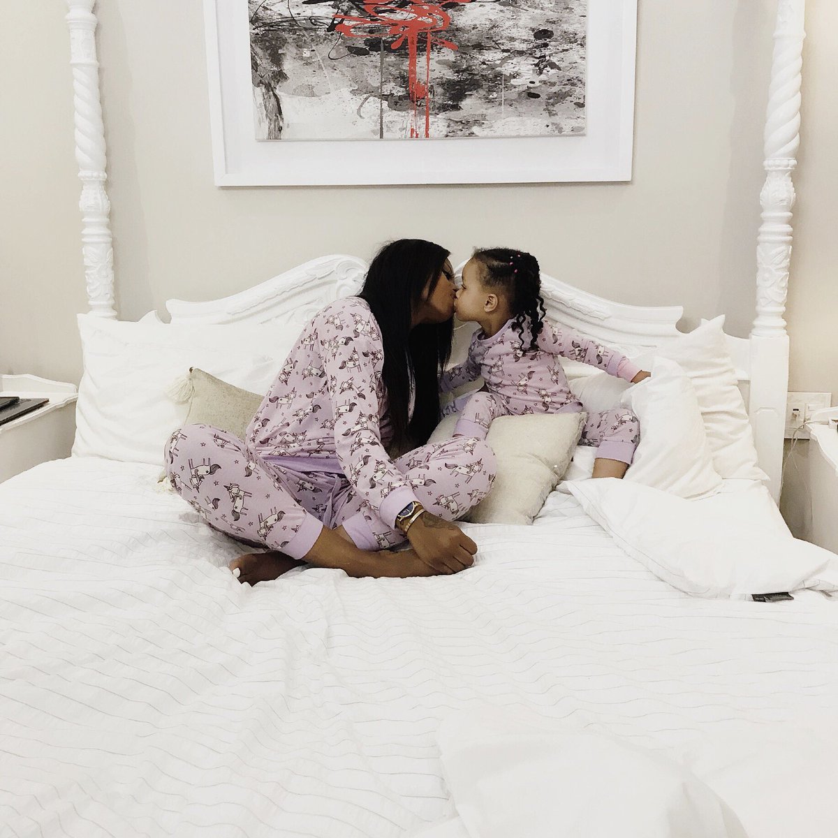 DJZinhle's tweet photo. Happy Sunday.. 😘 https://t.co/ko48PbX13o