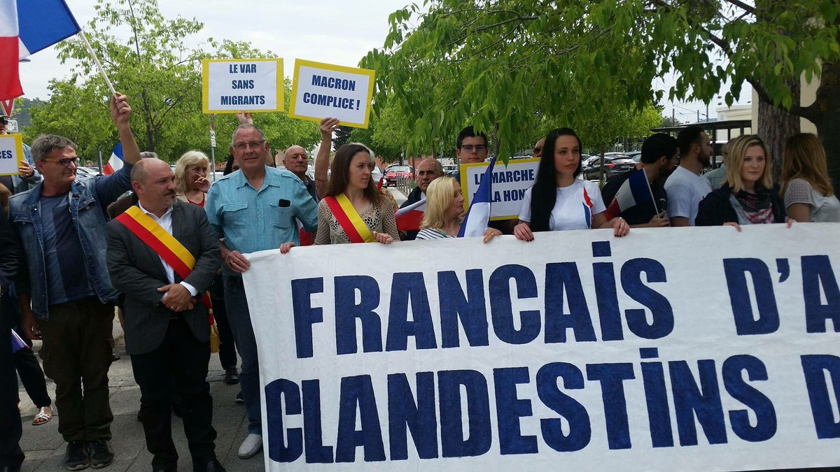 coline_houssays's tweet photo. Retour sur un week-end fort en actions militantes pour le #FNJVar.
@jsanchez_fn, nous a fait l’honneur de sa présence lors de l’apéritif départemental.
Puis nous nous sommes opposés à #LaMarcheDesMigrants, notre mobilisation fût un franc succès !
#RassemblementNational 🇫🇷 https://t.co/k7YIOCZcka
