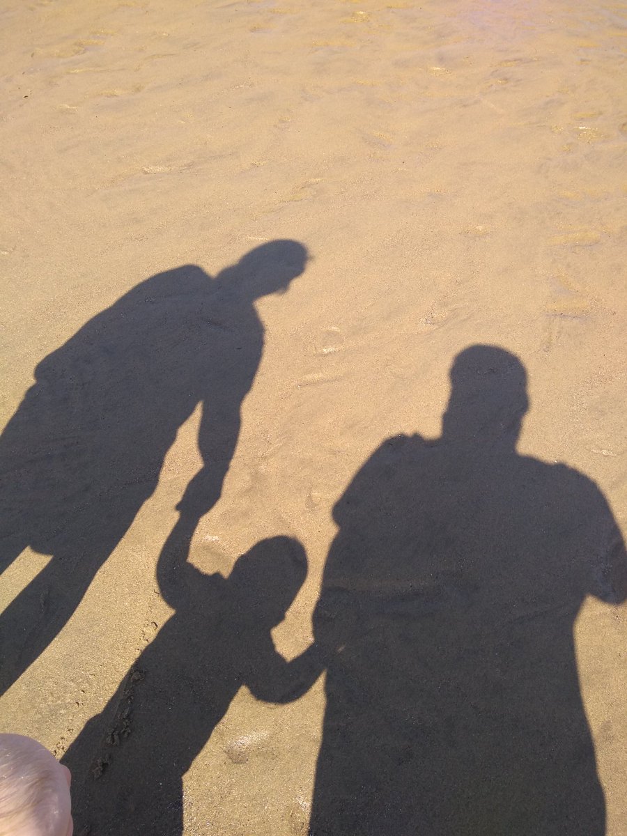 OutdoorOlly's tweet photo. #whitby #shadows #sunshine https://t.co/e7g8Bgxt95