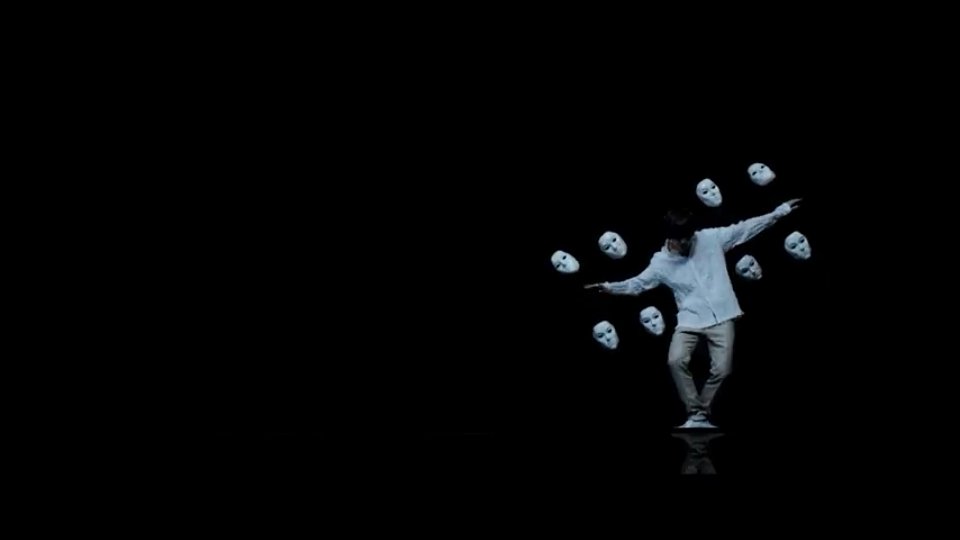 Zaribunny's tweet photo. #kimtaehyung moves are so perfect. #SingularityMusicVideo #singularitybts #Singularity https://t.co/RERc7x4Dpc