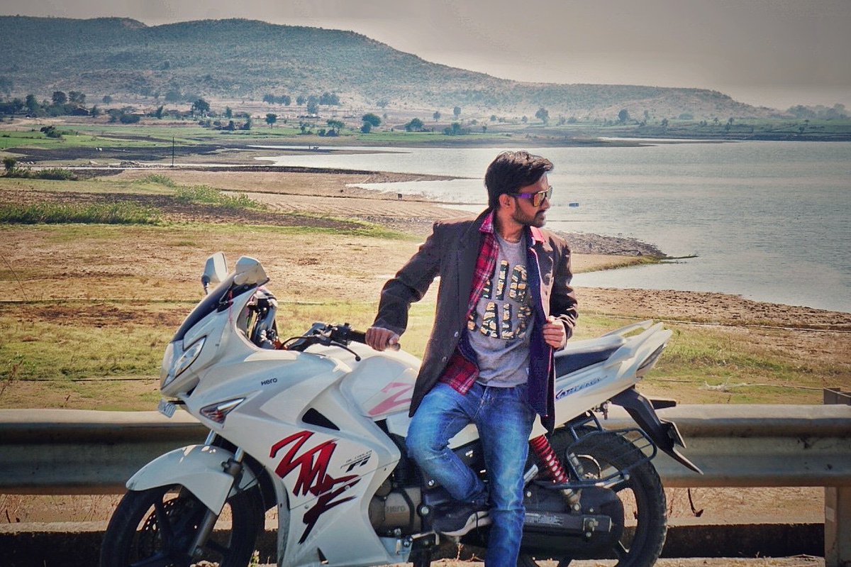 Style is all about what you feel about yourself inside .....
#menfashion #bikerboyz #karizmazmr #zmr #roamer #naturebeauty #fashionista #stylized #picwithnature #menstyle #fashiondiaries #fashionphotography #bikephotography #seoni #photography #photofilter #sonyalpha #sonya6000