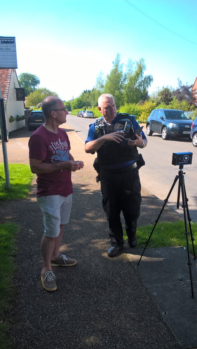 tvp_mk's tweet photo. #C9677 #C9786 #C7901 have been out today in Astwood showing residents the community speedwatch equipment and signing up residents for Thames Valley Alerts #OpDrover #mkruralnorth @CommunitySpeedw https://t.co/RBkLIfOAYM