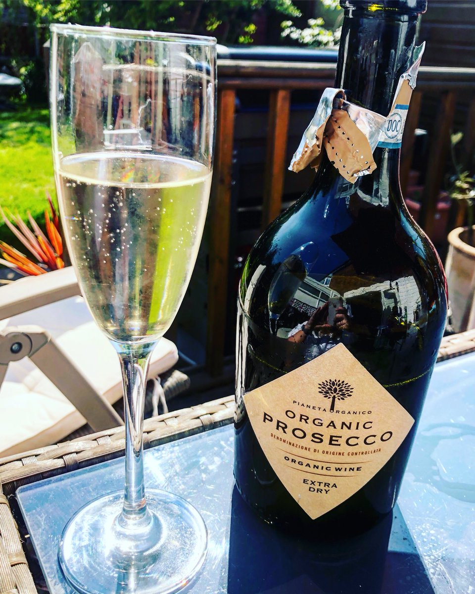 laurahudsblogs's tweet photo. Great new find for this summer bank holiday - light, bubbly and organic - £7.99 at @aldiuk @thefizzfestival @PaulGHernandez @FrancescaGaffey #fizzambassador #fizz #prosecco #winelover #summerfizz https://t.co/TvJEaJJpFw